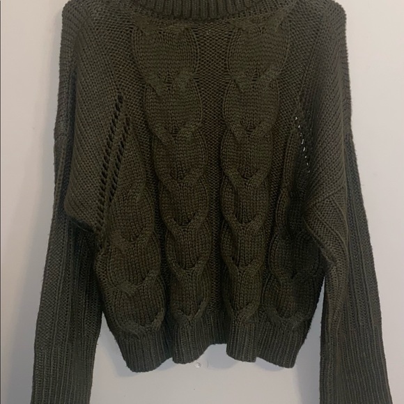 Moon & Madison Cropped Sweater - Picture 4 of 6